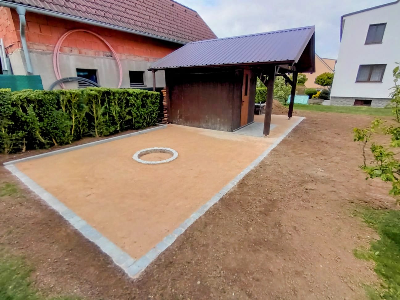 Realizace zahrady s betonovou plochou